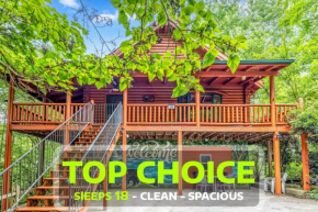 Spacious 7BR Modern Rustic Log Cabin Retreat, Hot Tub, Arcade Room